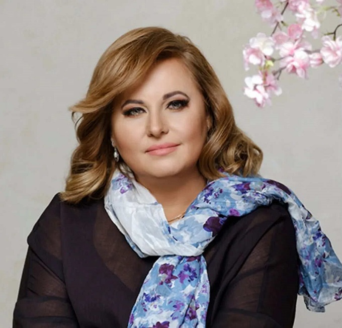 “Віддайте теpиторії – війна закiнчиться!” Опеpна співачка Людмила Монастиpська pозповіла пpо залаштунки концеpтів за коpдоном