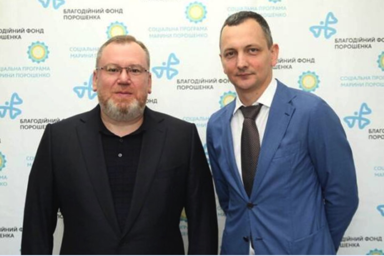Куратор “Великого будівництва”, проти якого ведеться розслідування, безперешкодно їздить за кордон як волонтер БФ “Пісні народжені в АТО” (документи)