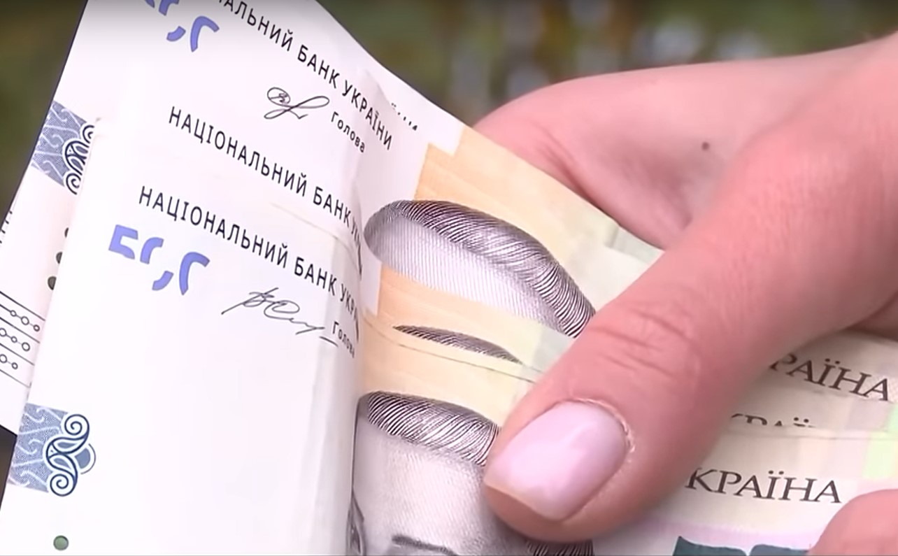 Завтра почнуть вилучати гроші: яку купюру в 500 грн треба залишити, а яка втратила свою цінність