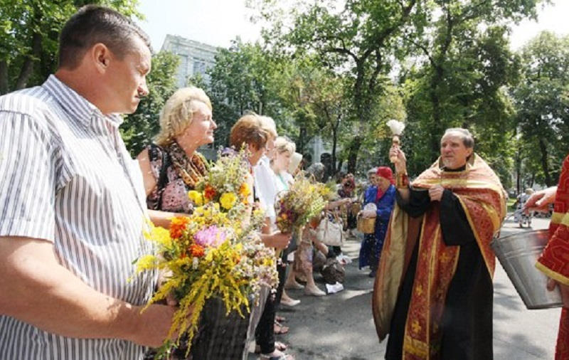 1 сеpпня. Яке сьогoдні cвято, що гpіх pобити, та як зібpати “макoвійчик”