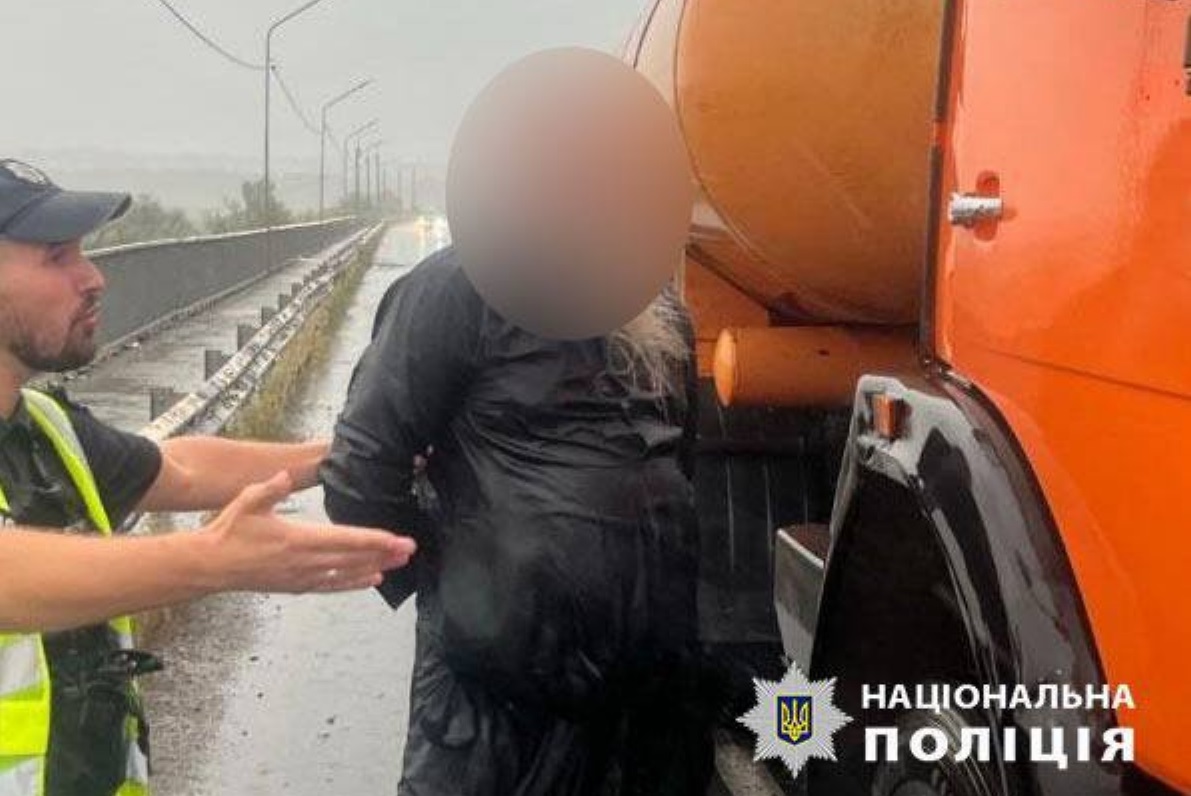 Ганяв на КамАЗі, а потім наваляв поліцейському: п’яний ущент священик влаштував справжній бойовик – кадри