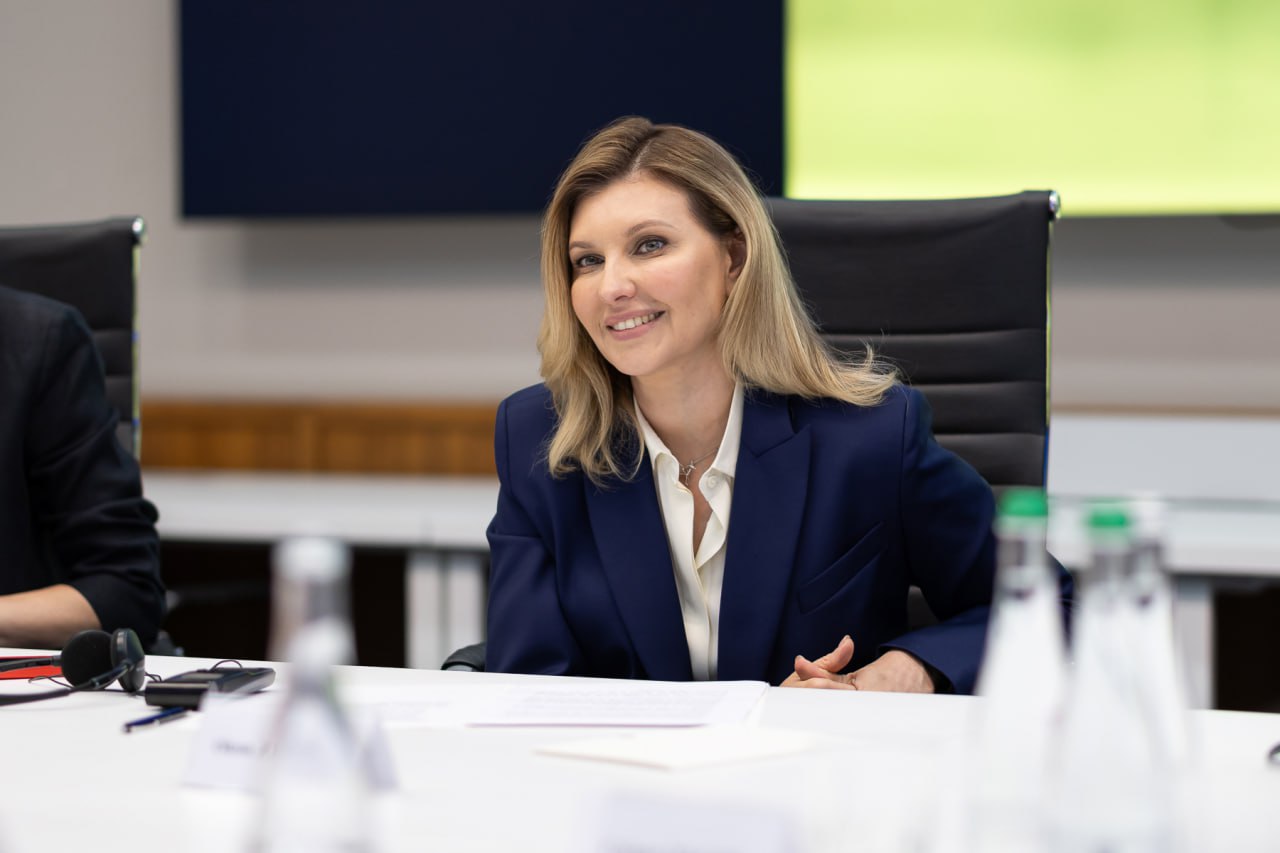 Екстрена допомога по-новому: перша леді Олена Зеленська розповіла, як тепер викликати поліцію, “швидку”, рятувальників
