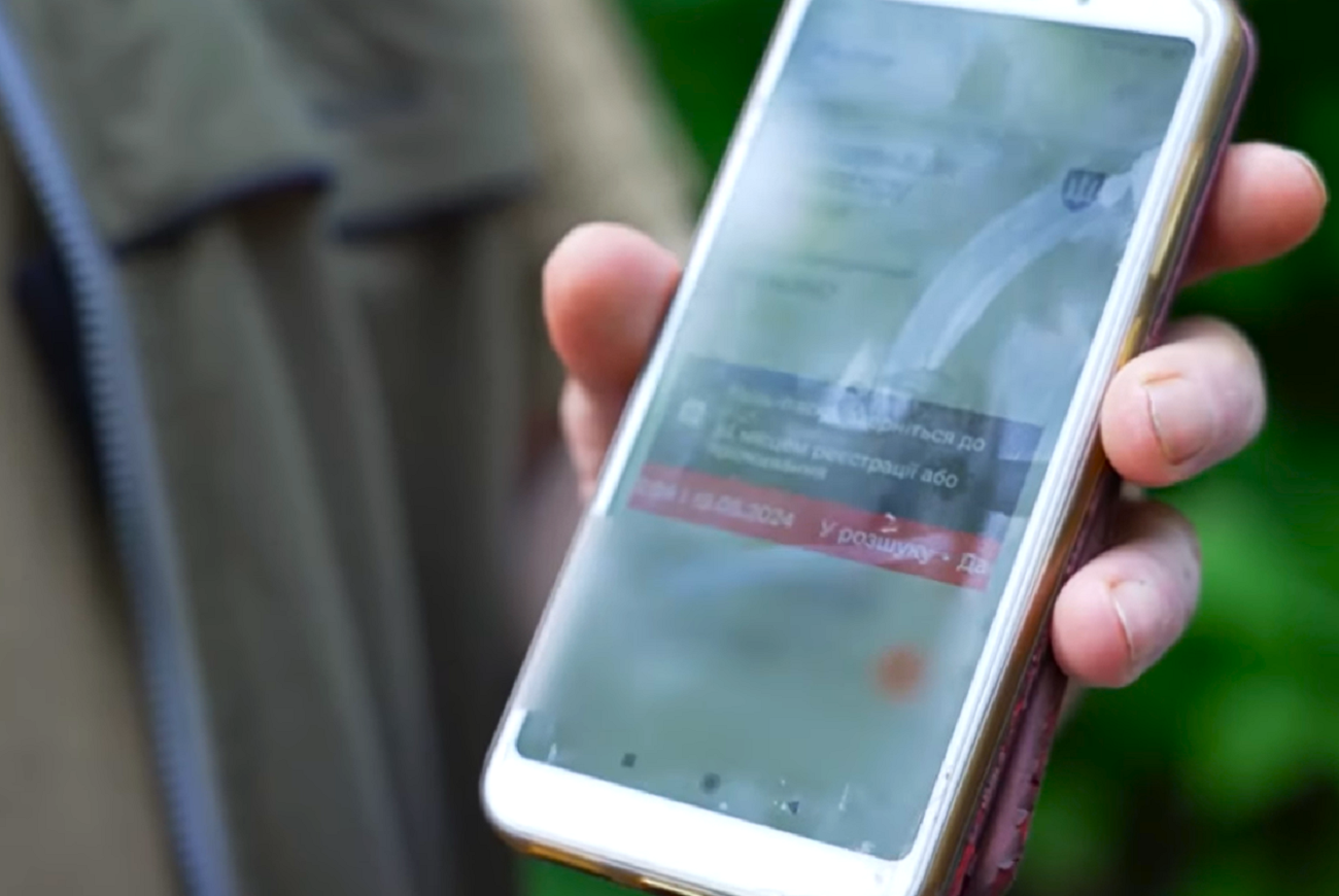 Цифрові повістки: чоловікам почали прилітати SMS від ТЦК, що кажуть юристи