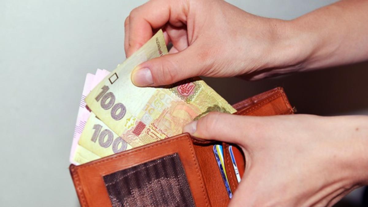 Одночасно і пенсія, і соцвиплати: кого з українців завалять грошима