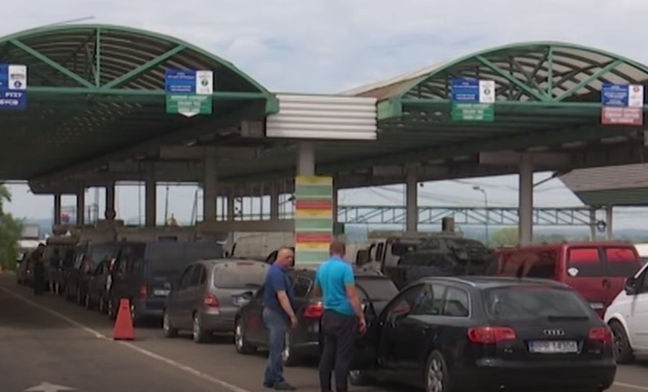 Без цього папірця не випустять: який документ потрібний для виїзду за кордон на авто