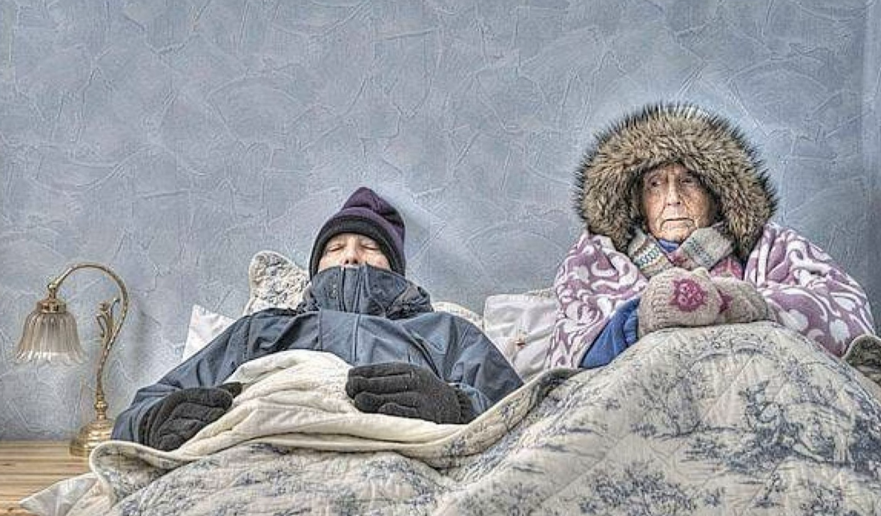 Одягайте 4 шари одягу: у МОЗ дали інструкцію як правильно зігрітися, коли у квартирі 10 градусів і що робити з алк0голем