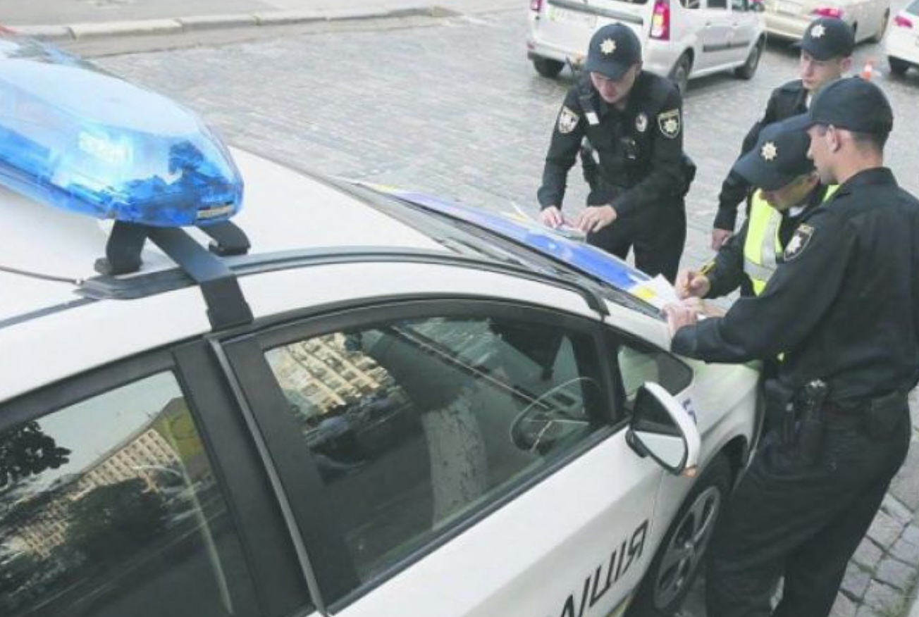 Водії, приготуйтеся: у поліції попередили про блокпости на дорогах