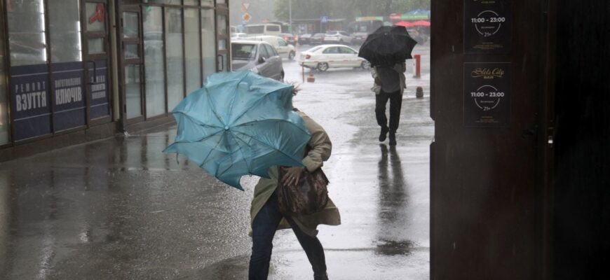 “Різка зміна погоди”, – синоптик повідомила, де в Україні в суботу похолодає та пройдуть сильні дощі.
