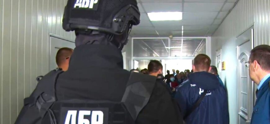 Це повний крах системи: командир військової частини змушував солдатів будувати котеджі