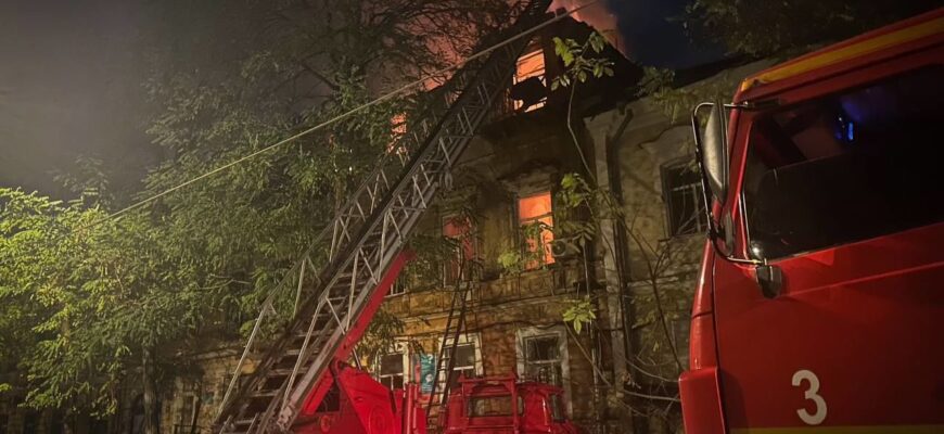 В Одесі триває ліквідація наслідків вечірньої атаки дронів РФ: кількість постраждалих збільшилася