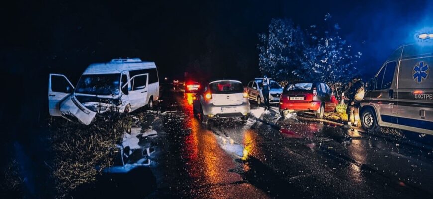 Розбився бус з українцями: загинула молода жінка, багато поранених (фото)