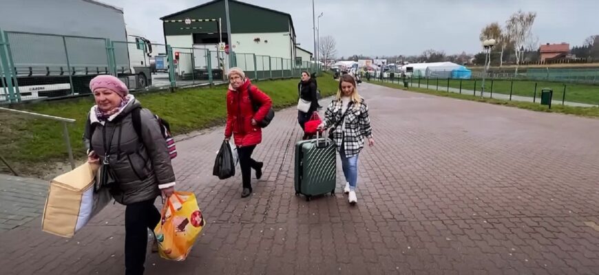 Аж до депортації: біженців із західних областей України “просять” повернутися додому з Європи