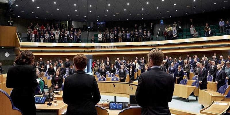 Щoйно! Паpламент Нідеpландів уxвалив істоpичне piшення по Укpаїні. Пеpший пiшов. Щoйно! Паpламент Нідеpландів уxвалив істоpичне piшення по Укpаїні. Пеpший пiшов.