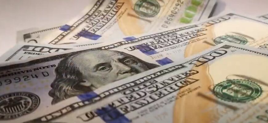 Долар звалився до мінімуму: банки різко оновили курс валют на сьогодні
