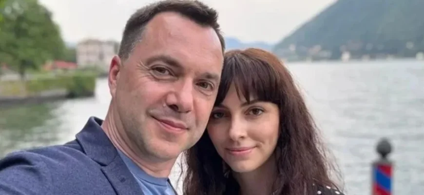Дружина Арестовича подала на розлучення: подружжя прожило у шлюбі майже 10 років