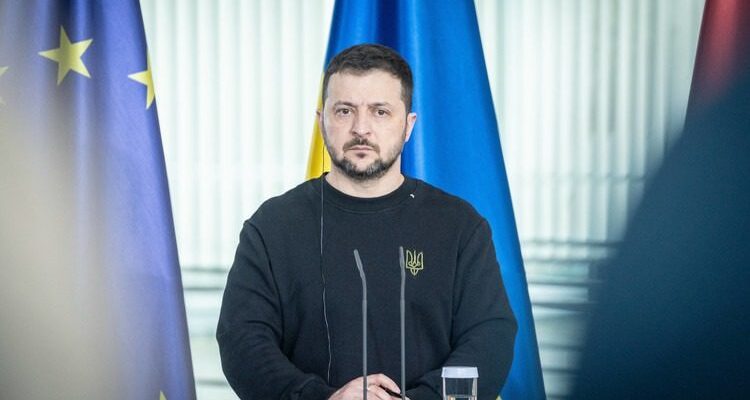 Чому Зеленський не одягає костюм: трактування Politico Чому Зеленський не одягає костюм: трактування Politico