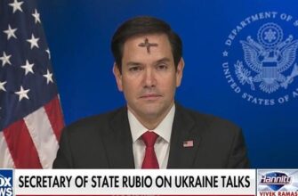 Не фотошоп: держсекретар США з’явився в ефірі ТБ із хрестом на лобі