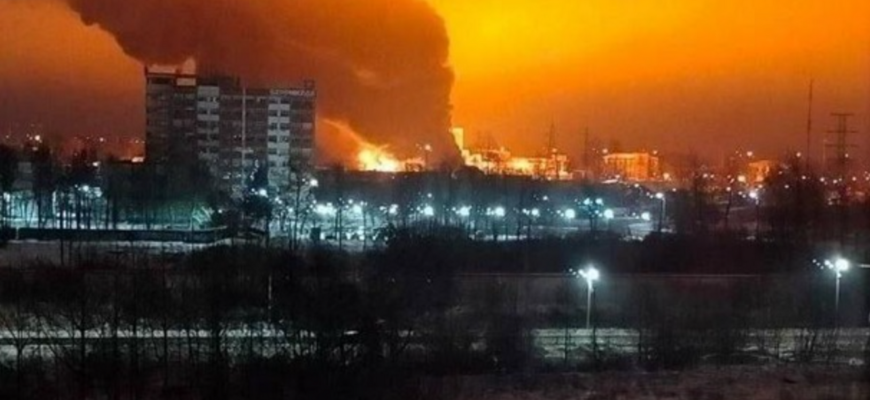 Потужні вибухи по всій рф: список уражених об’єктів вражає – відео