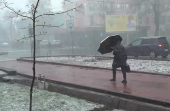 Дощ, мокрий сніг та ожеледиця: негода сильно затягує Україну