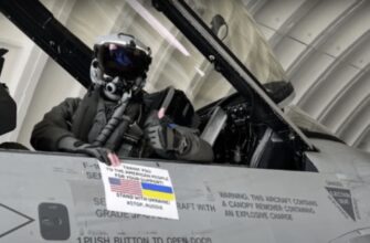 “Дякую народу США”: Пілот F-16 показав вид із кабіни під час польоту над Україною (відео)