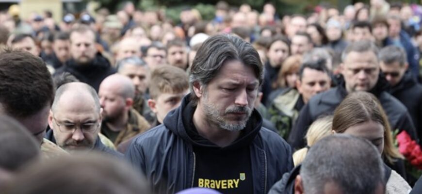 🙏😭В суботу весь шоубіз та майже вся еліта прийшла провести в останню путь легенду, якого знає вся Україна! Присутні викладають кадри – Ми з України 🙏😭В суботу весь шоубіз та майже вся еліта прийшла провести в останню путь легенду, якого знає вся Україна! Присутні викладають кадри – Ми з України