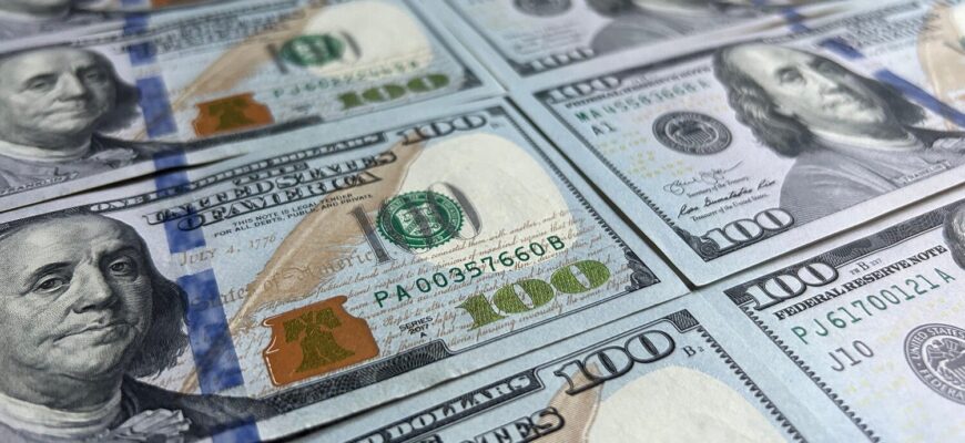 Долар пережив аномалію у перші 100 днів президентства Трампа – що буде з валютою далі Долар пережив аномалію у перші 100 днів президентства Трампа – що буде з валютою далі