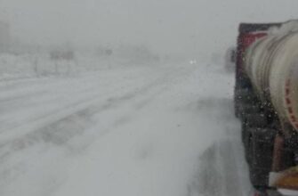 Зупинилися вантажівки та автобуси: на трасах півдня України через хуртовини складна ситуація