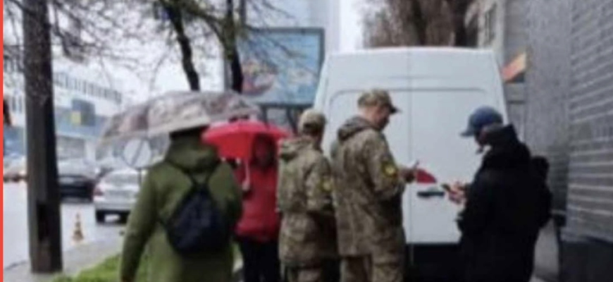 Все трапиться вже до Великодня, а не у травні: мобілізацію та воєнний стан продовжать…