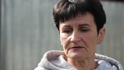 “Плакала, як вовчиця на труні”: у Путивлі на Сумщині поховали матір через день після сина