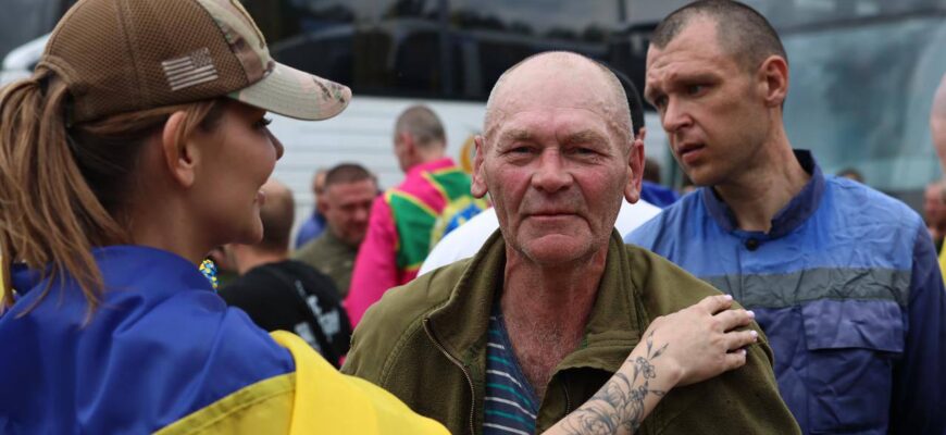Другий етап обміну “1000 на 1000”: ще 307 захисників повернулись з полону (фото) Другий етап обміну “1000 на 1000”: ще 307 захисників повернулись з полону (фото)