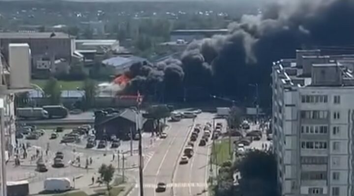 Терміново! Всі територія у чорному диму! Пожежу видно за десятки кілометрів. Відео