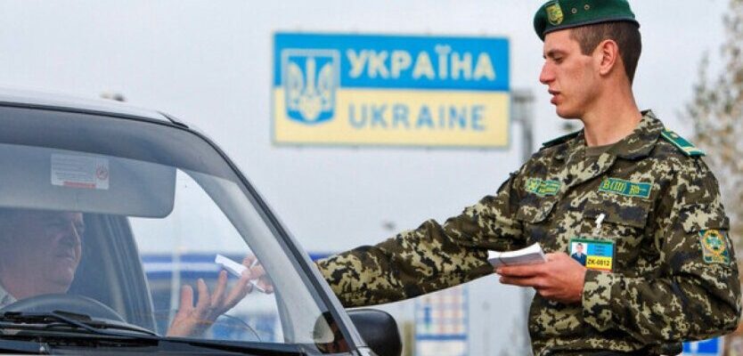 Рада хоче дозволити виїжджати за кордон чоловікам старше 18: деталі
