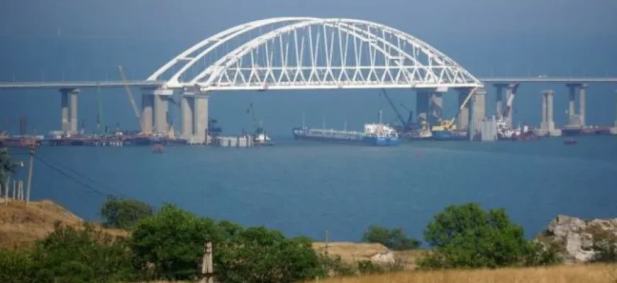 Чому Кримський міст досі стоїть: відповідь представника ВМС