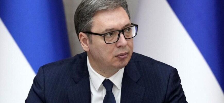 Глава Сербії, який збирався на парад до Путіна, раптово перервав візит до США: у чому причина Глава Сербії, який збирався на парад до Путіна, раптово перервав візит до США: у чому причина