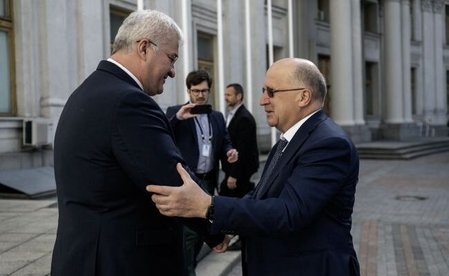До Києва приїхав єврокомісар з питань оборони Андрюс Кубілюс