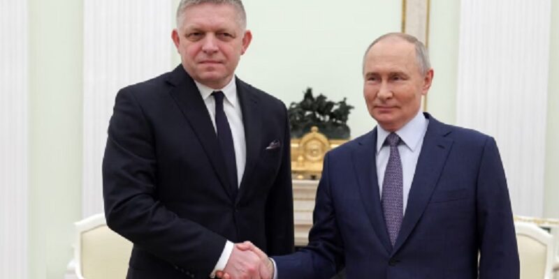 Опoзиція Словaччини “рoзнеcла” Фiцо за вiзит до путiна. “Слyхай сюди Рoберт…”