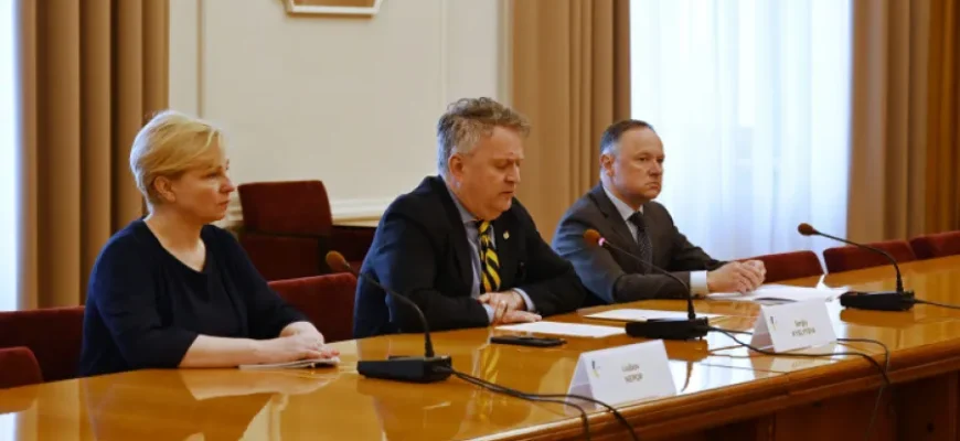 Україна висловила демарш країнам, чиї лідери відвідали парад у Москві