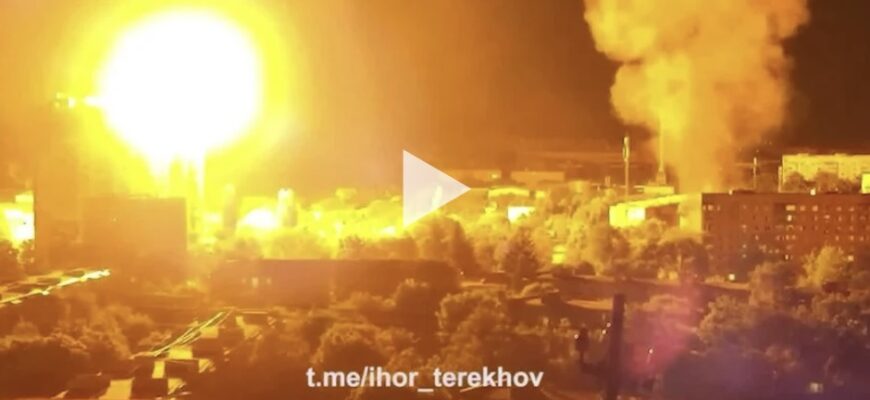 ЗМІ повідомляють про потужний вибух в районі аеродрому в Брянську. Відео