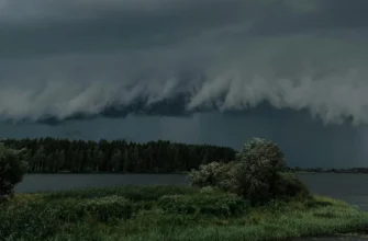 Грозові зливи, град та шквали: в Україну йде справжній Армагеддон