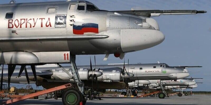 Налякана “Павутиною” Росія перебазувала частину стратегічних бомбардувальників