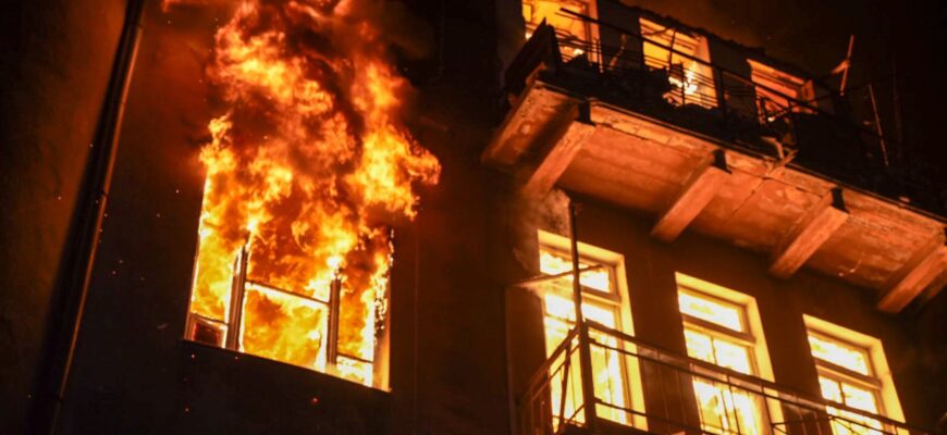 Масштабні пожежі, багато постраждалих: у ДСНС показали наслідки атаки на Одесу