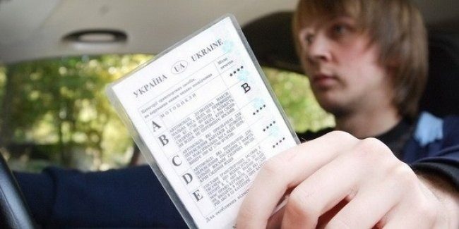 В Україні хочуть скасувати безстрокові водійські права