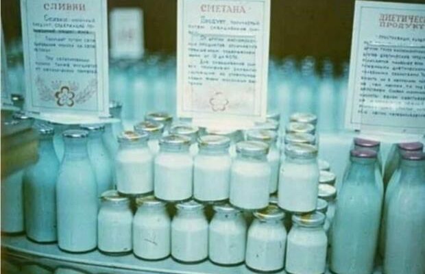 “Була така густа, аж ложка стояла!”: Що підмішували у молоко і сметану в СРСР