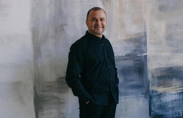 “Дійсно покращує голос”: Віктор Павлік зізнався, що не виходить на сцену, поки не потримає цей продукт у роті