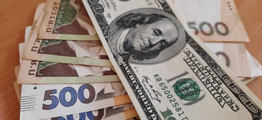 Доларu та євр0 приймають за новою цін0ю: в Україні різко змінили курс валют