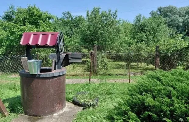 Дивна аномалія: На Львівщині температура води в криниці несподівано піднялася до 40°С (відео)
