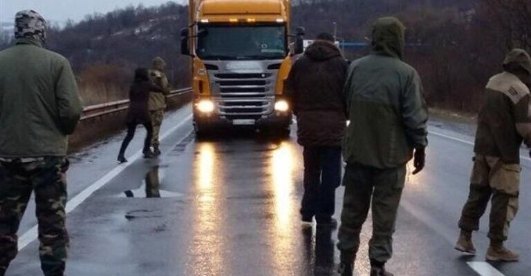 Шукатимуть контейнери: у РФ істерика через удари по аеродромах