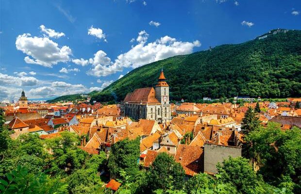 Хотів втекти до Румунії: Прикордонники затримали чоловіка, який ж0рсток0 в6uв свою дівчину (фото)