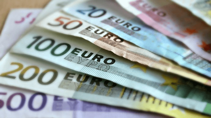 Такого з курсом в Україні ще не було: євро оновив історичний рекорд
