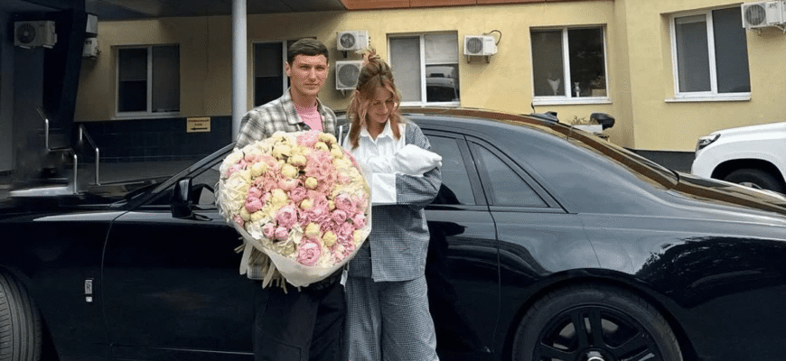 Нікітюк стала мамою: зворушливі кадри з виписки з пологового